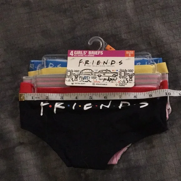 Friends 4 pack of briefs NWOT - Picture 6 of 7